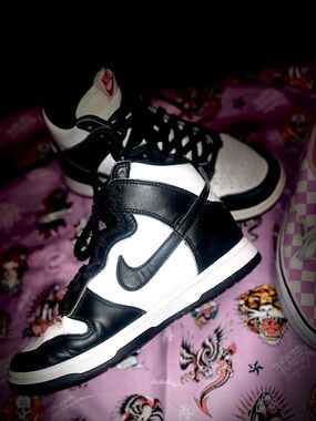 GUC Nike Black and White dunks